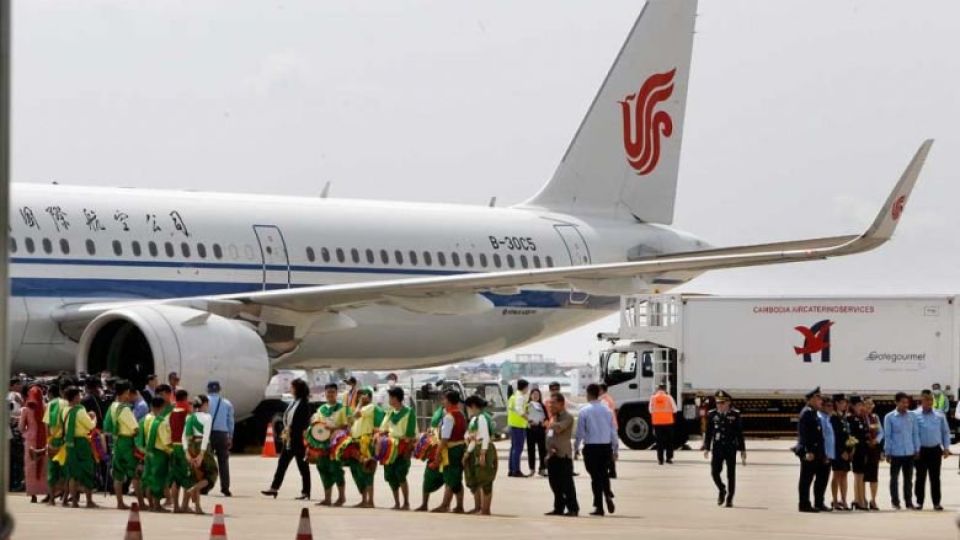 chinese_tourists_arrive_at_phnom_penh_international_airport_on_february_7._heng_chivoan.jpg