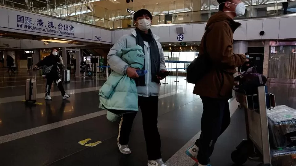 dw-china-travellers-221227.webp