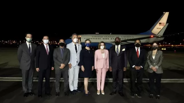 dw-taiwan-pelosi-songshan1-220802.webp