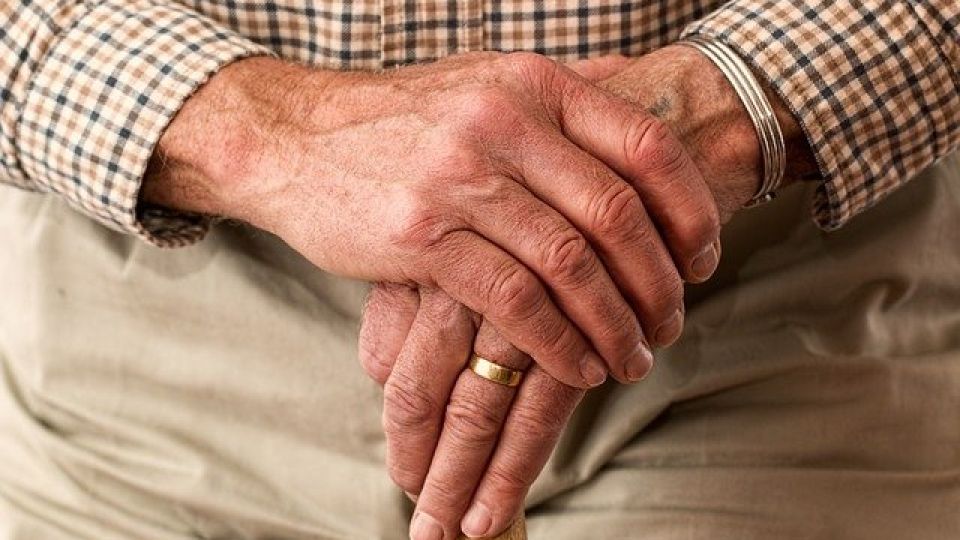 elderly-981400_640.jpg