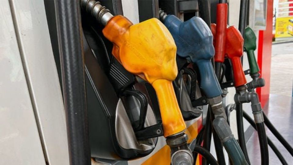 fuel-gas-pump-prices-oil-04122022-1-620x349-1.jpg