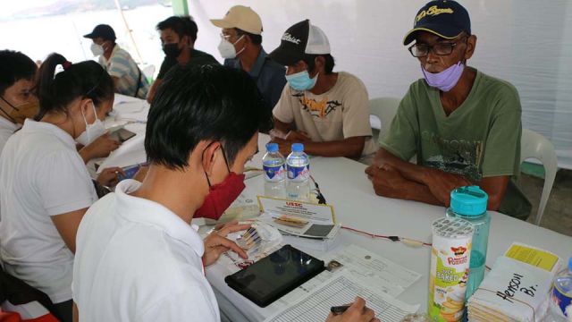 fuel-subsidy-for-Subic-fishermen-1536x1024-1.jpg