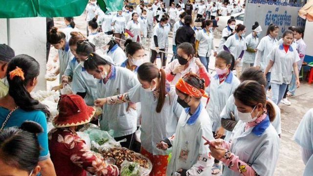 garment_factory_workers_on_their_lunch_break_in_the_capitals_russey_keo_district_on_september_21_just_after_the_final_vote_on_the_new_monthly_minimum_wage._heng_chivoan.jpg