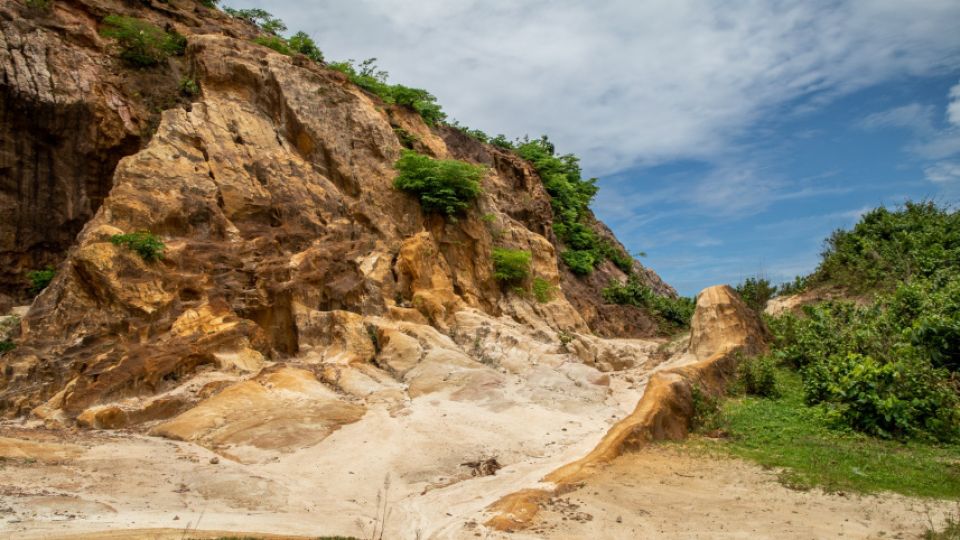 heemel-netrokona-china-clay-hills-1.jpg