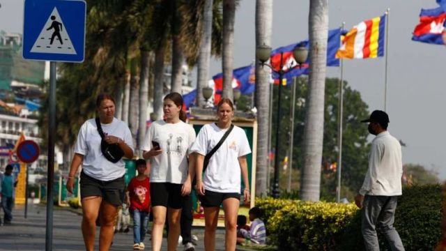 international_visitors_walk_along_the_riverside_in_phnom_penhs_daun_penh_district_on_march_9._heng_chivoan.jpg