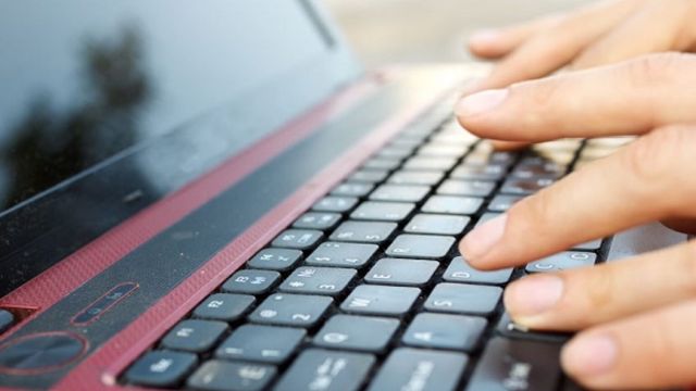 internet-keyboard-laptop-social-media-1536x1022-1.jpg