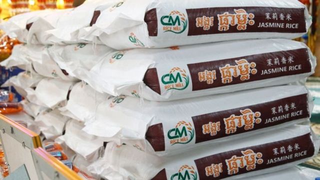 jump-p1-s1-jasmine-rice-at-a-rice-shop-in-phnom-penhs-meanchey-district.-heng-chivoan.jpg