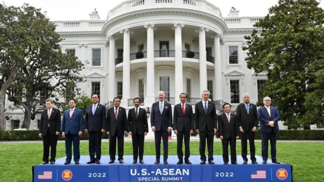 jump-prime-minister-hun-sen-asean-leaders-and-the-us-president-joe-biden-pose-for-photo-at-the-asean-us-summit-on-may-13.-spm-1.jpg