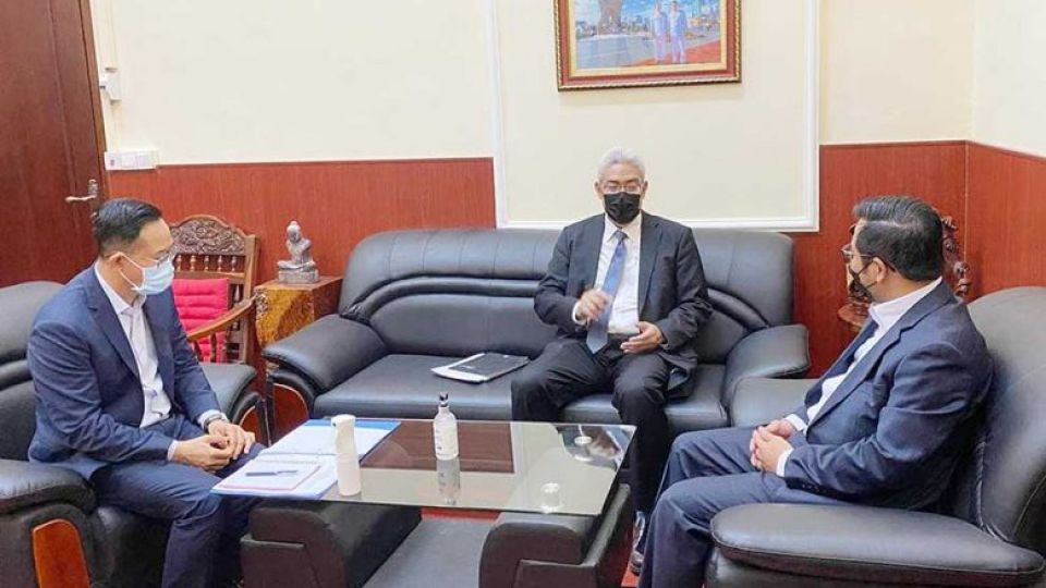 justice_ministry_spokesman_chin_malin_meets_with_vongthep_arthakaivalvatee_on_wednesday._justice_ministry.jpg