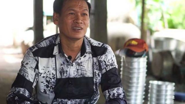 kim_chan_and_his_aluminium_pots_produced_in_peam_chi_kang_communes_damnak_snay_village_of_kampong_cham_provinces_kang_meas_district._supplied.jpg