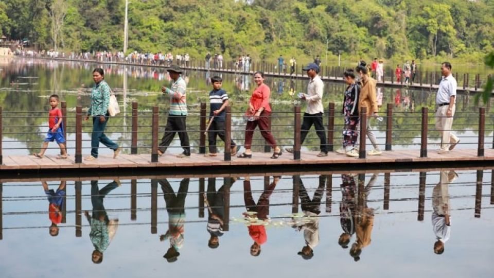 local-and-international-visitors-walk-on-a-bridge-to-visit-neak-pean-temple-in-siem-reap-on-january-1.-hong-menea.jpg