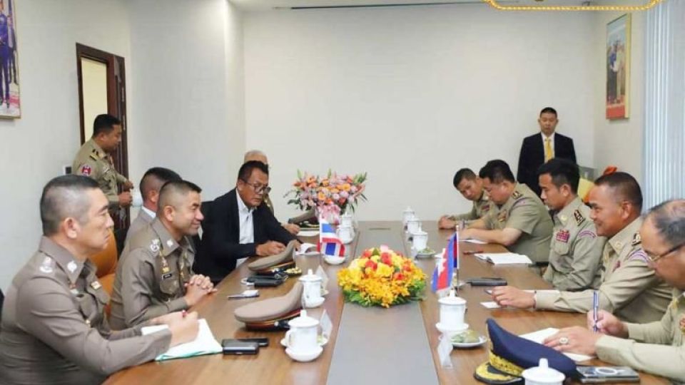 national_police_chief_sar_thet_right_meets_the_thai_delegation_led_by_deputy_national_police_chief_surachate_hakparn_in_phnom_penh_on_september_4._sar_thet_via_fb.jpg
