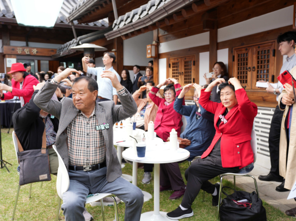 Late-life love in Jongno: Inside Seoul’s ‘I’m Solo’ for seniors