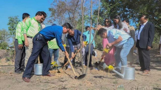 officials_from_the_environment_and_foreign_ministries_as_well_as_the_indian_embassy_plant_trees_at_kulen_national_park_to_celebrate_the_70th_anniversary_of_diplomatic_relations_on_january_30._moe.jpg