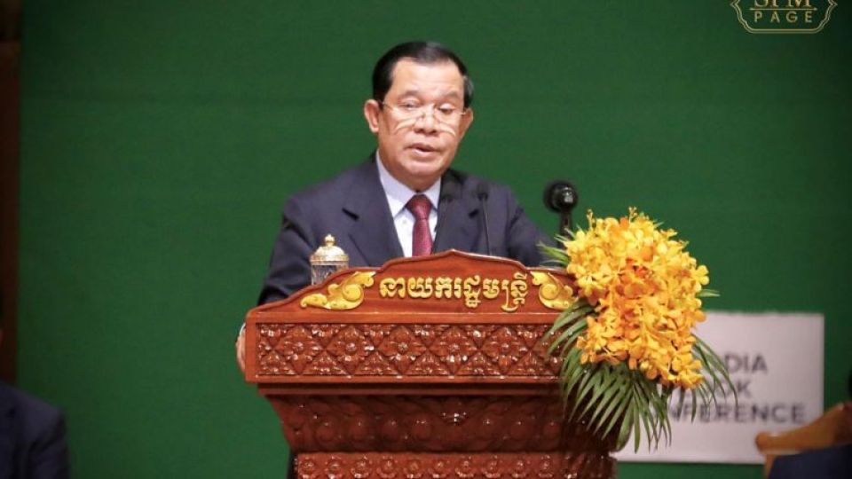 prime-minister-hun-sen-speaks-at-the-cambodia-outlook-conference-2022-on-october-6.-spm.jpg