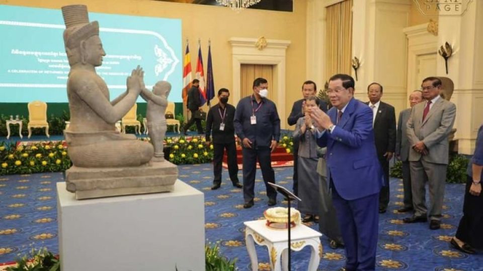 prime_minister_hun_sen_at_a_reception_to_welcome_home_antiquities_returned_from_the_us_on_march_17._spm.jpg