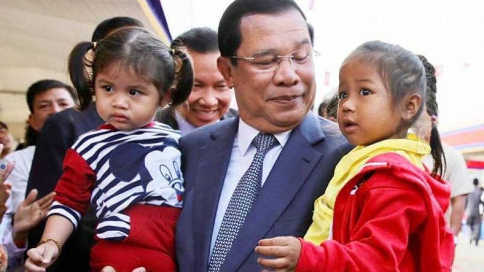 prime_minister_hun_sen_holds_two_girls_on_the_73rd_anniversary_of_international_childrens_day_on_june_1._spm.jpg