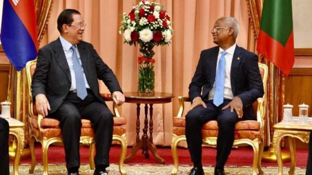 prime_minister_hun_sen_left_meets_with_maldivian_president_ibrahim_mohamed_solih_on_january_16._spm.jpg