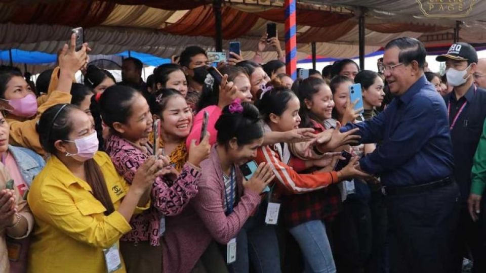 prime_minister_hun_sen_meets_with_factory_workers_in_kampong_chhnang_on_june_8._spm.jpg