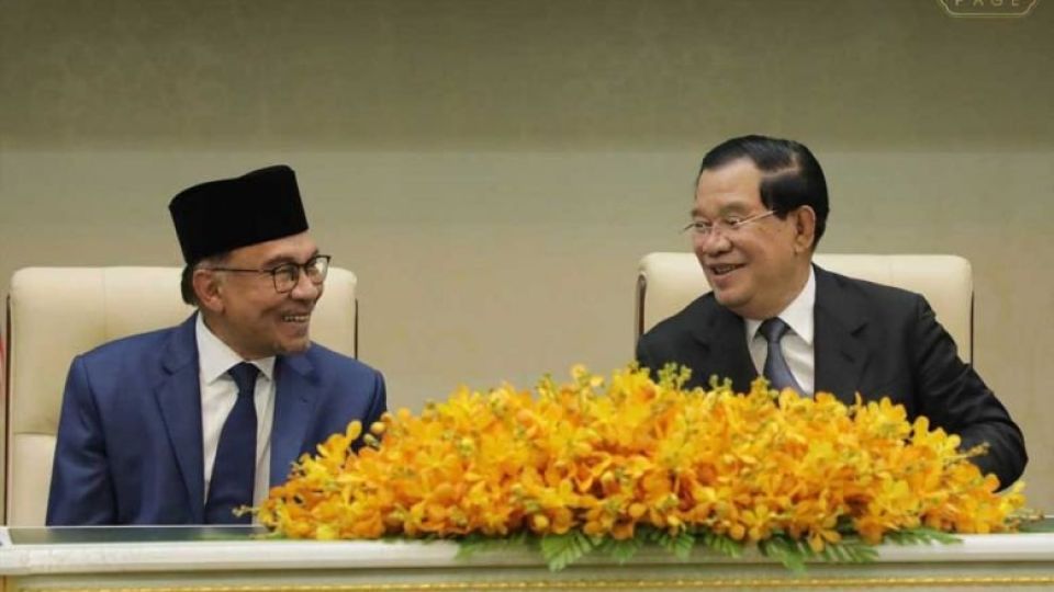 prime_minister_hun_sen_right_and_his_malaysian_counterpart_anwar_ibrahim_are_all_smiles_at_a_joint_press_conference_on_march_27_at_the_peace_palace_in_phnom_penh._spm.jpg