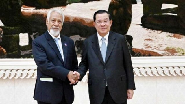 prime_minister_hun_sen_right_shakes_hands_with_former_timor-leste_president_kay_rala_xanana_gusmao_in_phnom_penh_on_may_6._spm.jpg