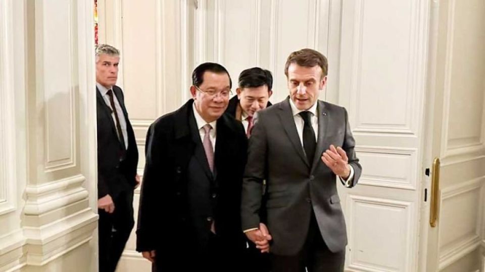 prime_minister_hun_sen_walks_with_french_president_emmanuel_macron_in_paris_on_december_13_last_year._spm-1.jpg
