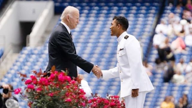 stand-alone-from-cowherd-to-glory.-kampong-chhang-boy-pich-moon-shakes-hand-with-us-president-donald-trump-on-graduation-from-us-naval-academy-on-in-may.-moon-pich-via-facebook.jpg