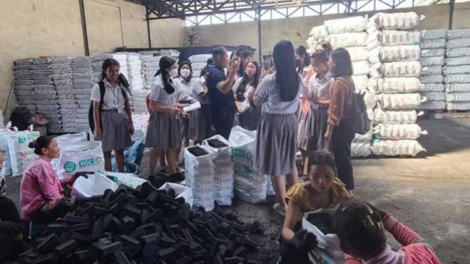 students_visit_the_charcoal_production_facility_in_june._supplied.jpg