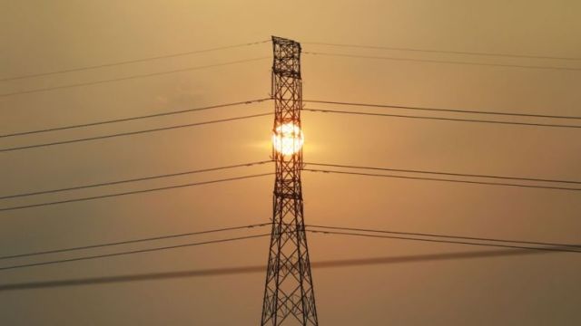 sunrise-at-a-power-pole-in-chhlong-district-kratie-province-on-april-09-2022-by-hong-menea.jpg