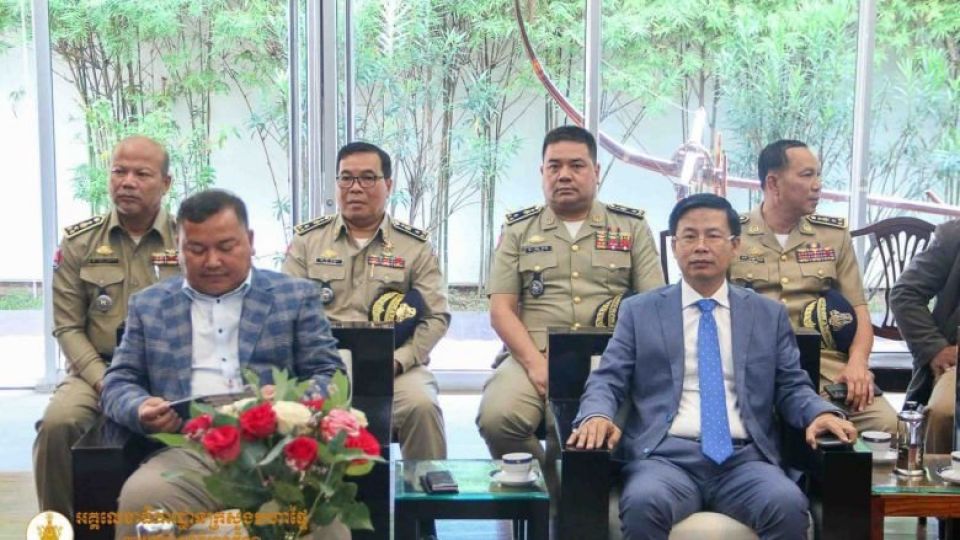 the_cambodian_delegation_before_heading_off_to_the_17th_asean_ministerial_meeting_in_indonesia._moi.jpg