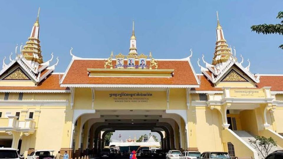 the_poipet_international_border_checkpoint_in_banteay_meanchey_province._fb.jpg