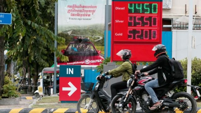 topic-13-the-people-ride-a-motorbike-through-passes-a-petrol-station-in-phnom-penh-on-02-08-2023-by-heng-chivoan-5.jpeg