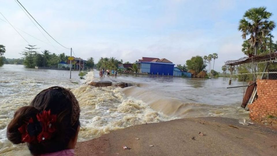 topic-2-activities-of-flooding-in-kampong-chhnang-province-on-14-01-2023-by-supplied-5.jpg