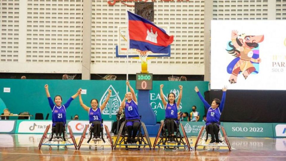 topic-26.-cambodian-womens-basketball-team-won-the-gold-medal-after-defeating-the-thai-womens-team-7-5-at-the-11th-asean-para-games-in-indonesia-on-july-31-2022-by-akp-1.jpg