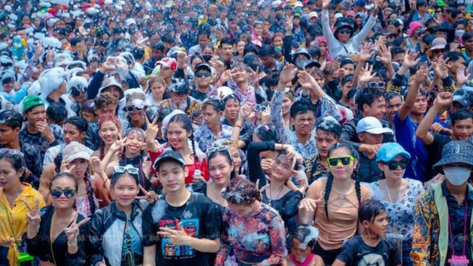 topic-27-a-crowd-no-wearing-mask-face-during-celebrate-khmer-new-year-in-provincial-on-16-04-2023-by-supplied-1.jpeg