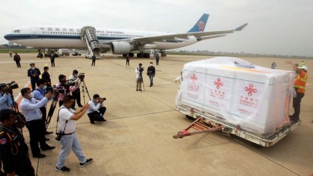 topic-32.-five-million-doses-of-vaccines-land-from-china-at-phnom-penh-international-airport-on-29-03-2022-by-heng-chivoan.jpg
