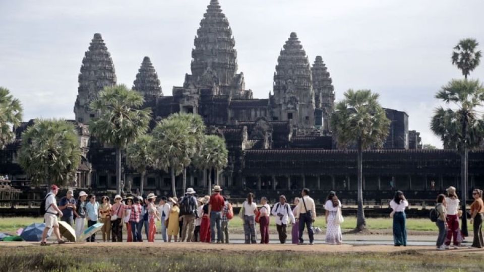 topic-7-tourism-visited-at-angkor-wat-on-04-12-2022-heng-chivoan-4.jpg