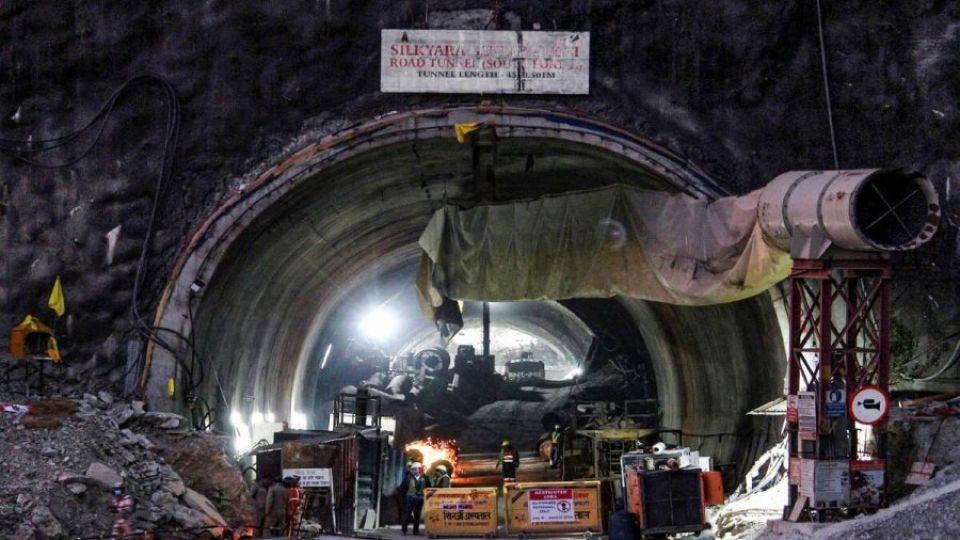 uttarkashi-tunnel-collapse-trapped-workers-2023-11-aeb7d0bc7f4a8c2e102fe6c9ca3d0bc0-1.jpg