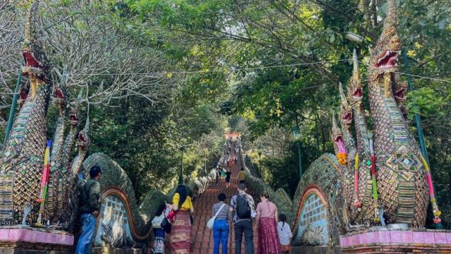 wat-phra-that-doi-suthep-treppe.jpg