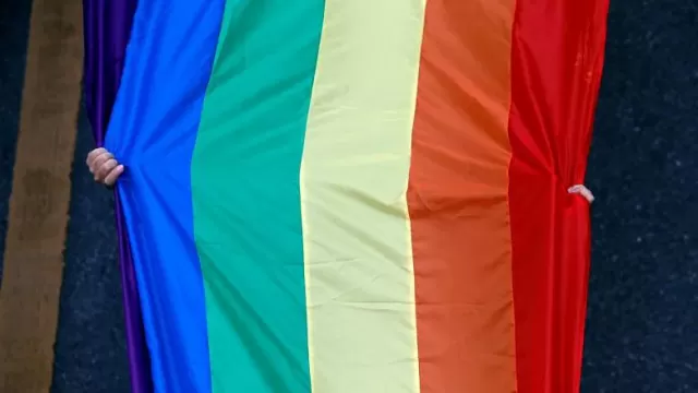 yq-prideflag-08122021.webp