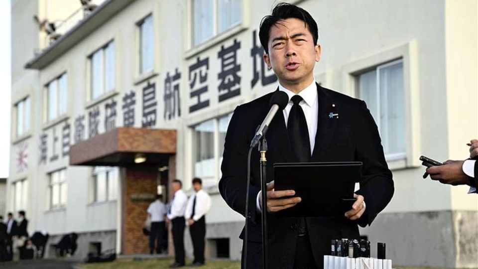 毎日９代表小泉防衛相が硫黄島巡拝_d73oshbpcj8cdma3ql90.jpg
